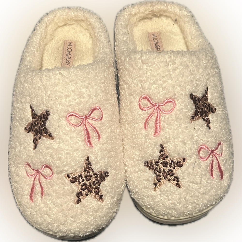 Willow & Ruby Medium (7/8) House Slippers - Leopard Print Stars & Pink Bows